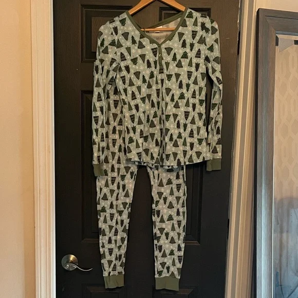 LC Lauren Conrad Women’s Pajama Set with Green Tree Print - Picture 7 of 8